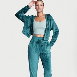 Victoria’s Secret on Point hoodie size L/G